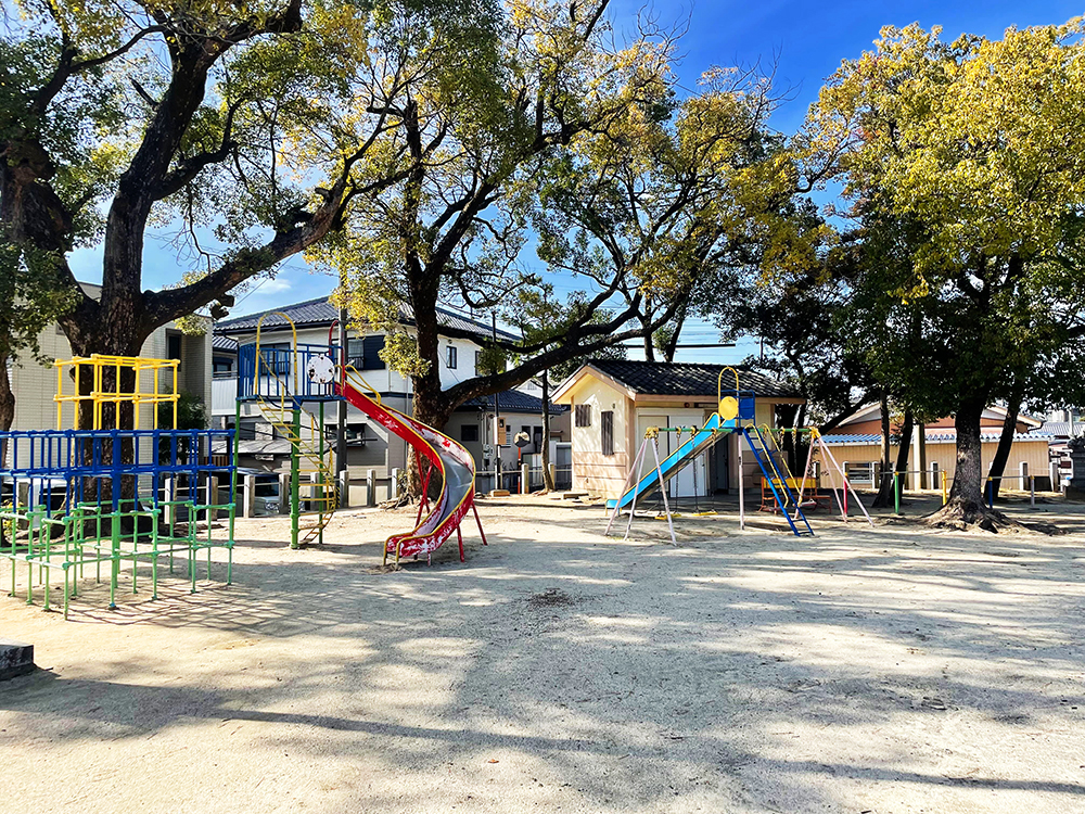 荒子児童遊園
徒歩約４分(約250m)